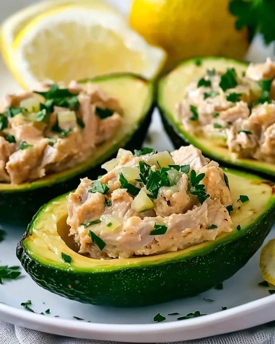 🥑🐟 Gefüllte Avocados mit Thunfisch-Rillettes – Einfach, leicht & voller Geschmack!